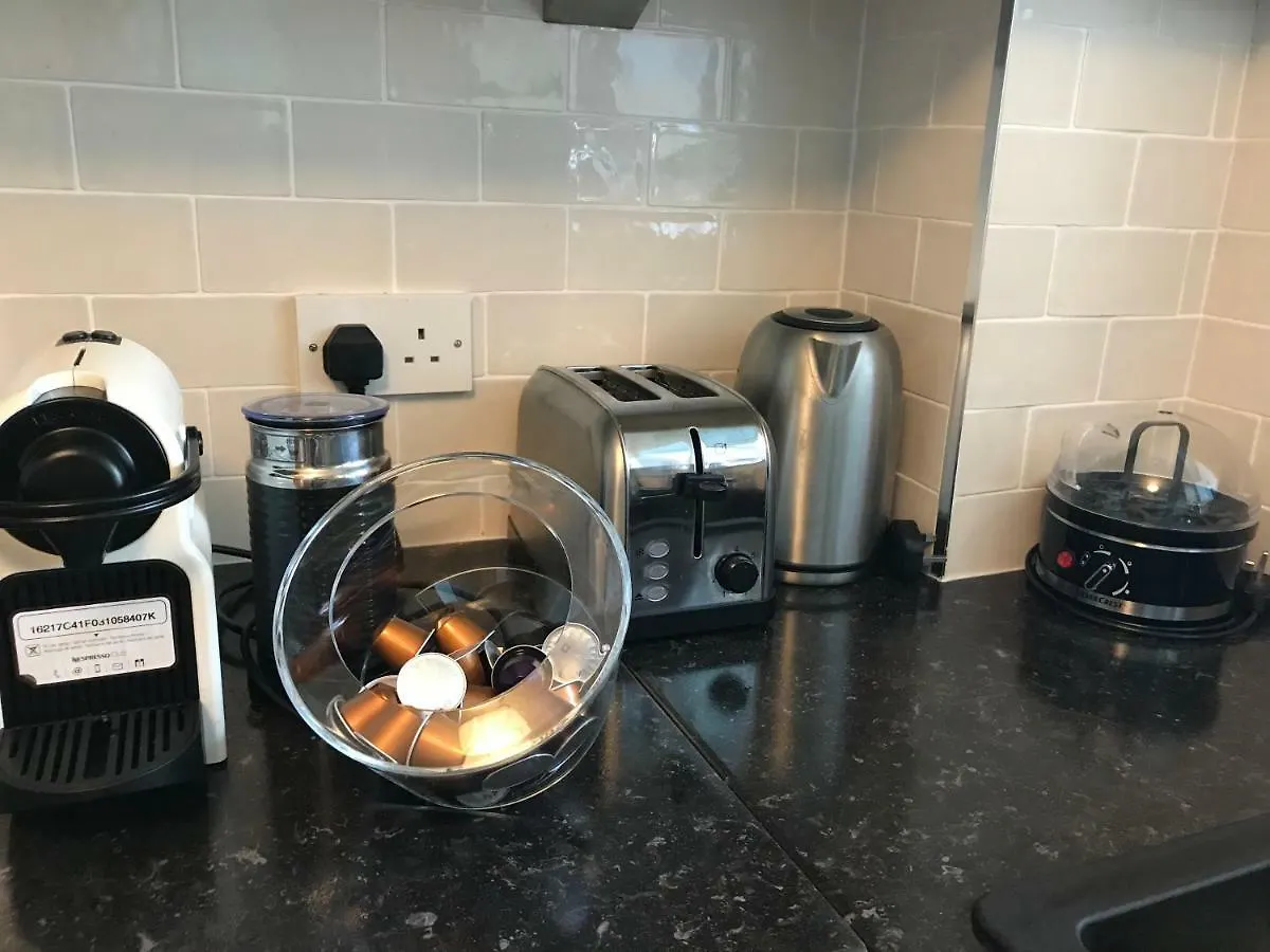 Spacious 2-Bedroom Apartment Near O'Connell St ダブリン 0*,