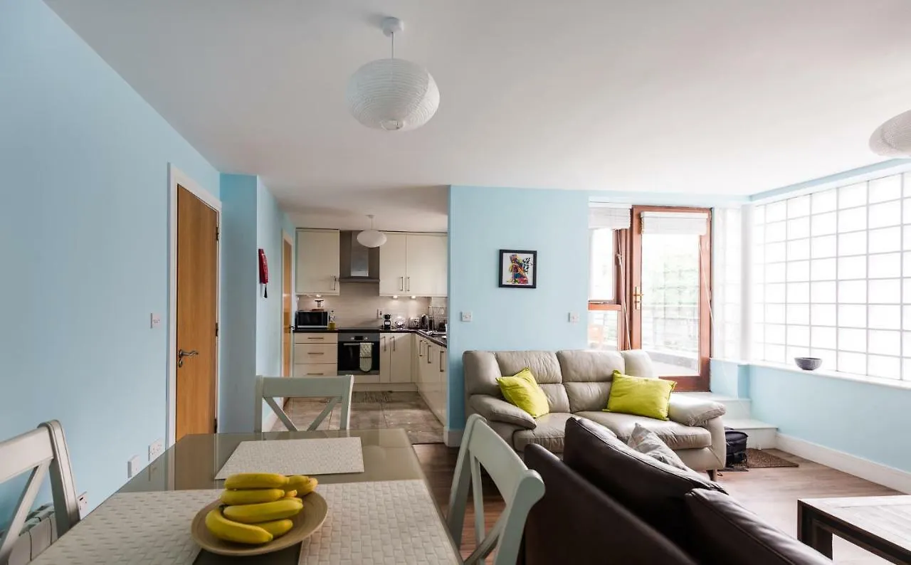 Spacious 2-Bedroom Apartment Near O\'Connell St location