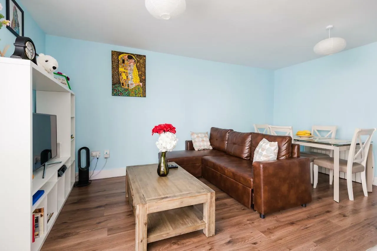 Spacious 2-Bedroom Apartment Near O'Connell St ダブリン アイルランド